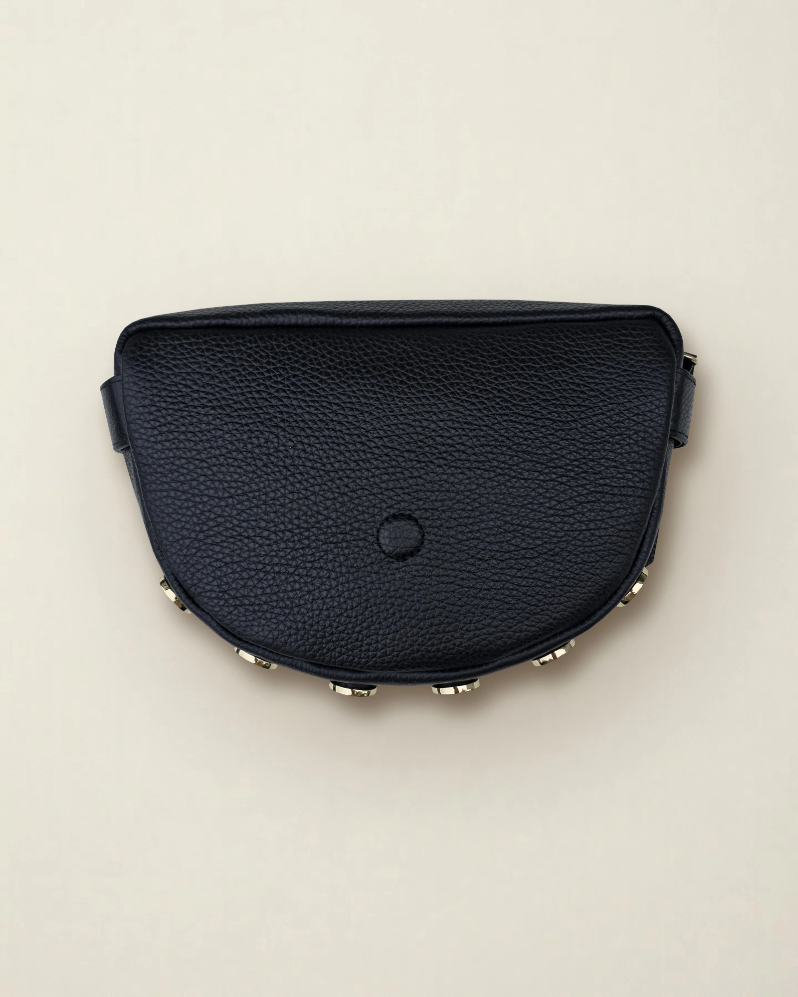 Skórzana personalizowana torebka półksiężyc LUNA M Grain Black, tył z magnesem – Make Yourself