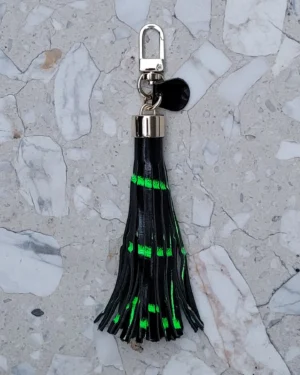 2 Frędzle skórzane do torebki SIMPLE Neon Black Cro