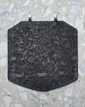 KLAPA Black Wild Roses