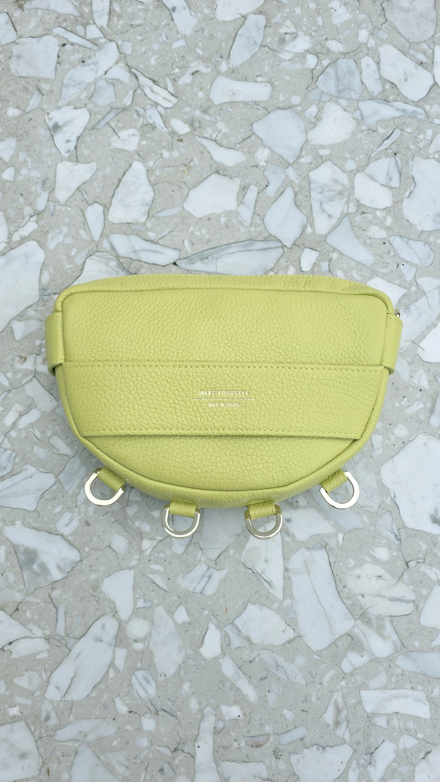 Skórzana torebka półksiężyc Baby Luna Apple Green